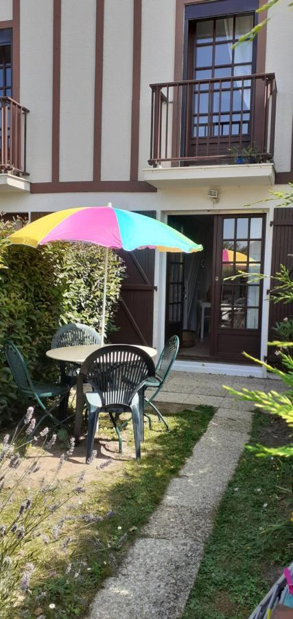 Triplex avec jardinet - wifi - à 400m de la plage Courseulles-sur-Mer Extérieur photo