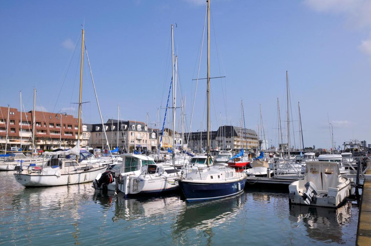 Triplex avec jardinet - wifi - à 400m de la plage Courseulles-sur-Mer Extérieur photo
